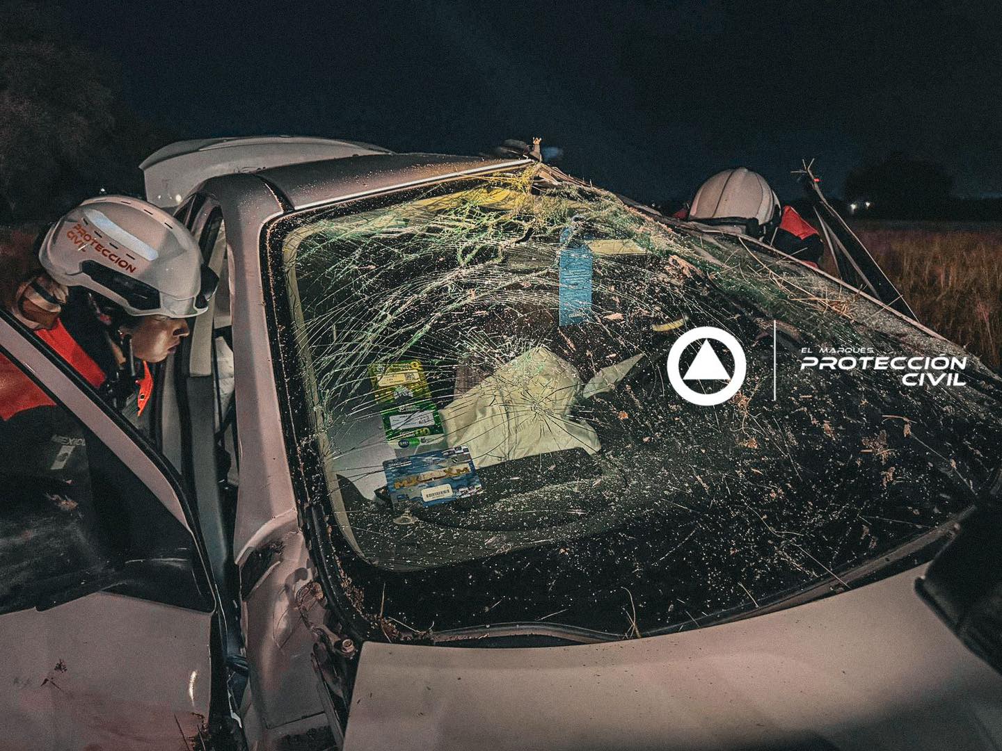 Automóvil vuelca en Paseo Centenario del Ejército Mexicano (2)