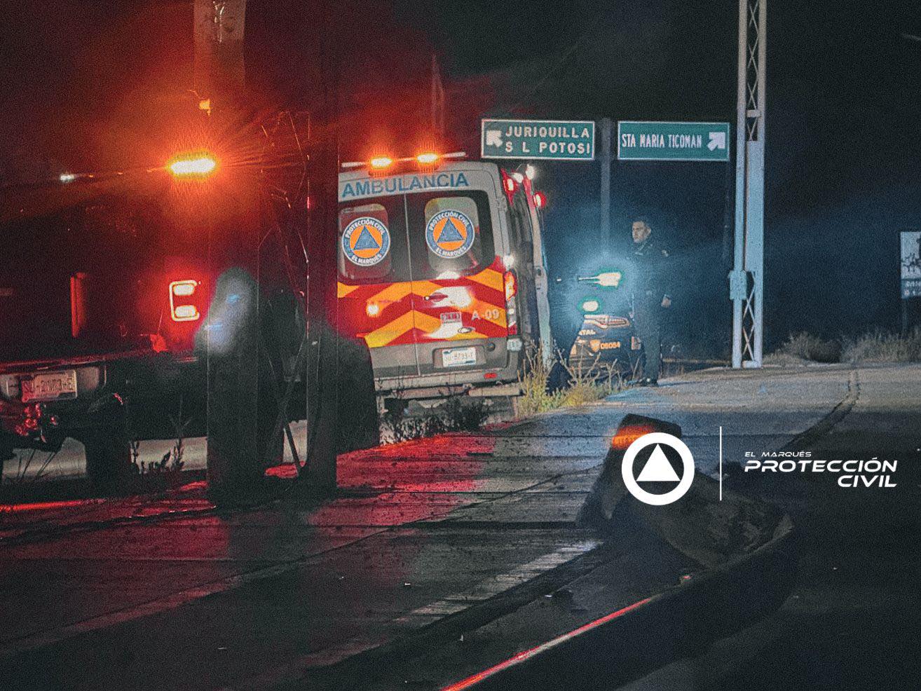 Automóvil vuelca en Paseo Centenario del Ejército Mexicano (3)