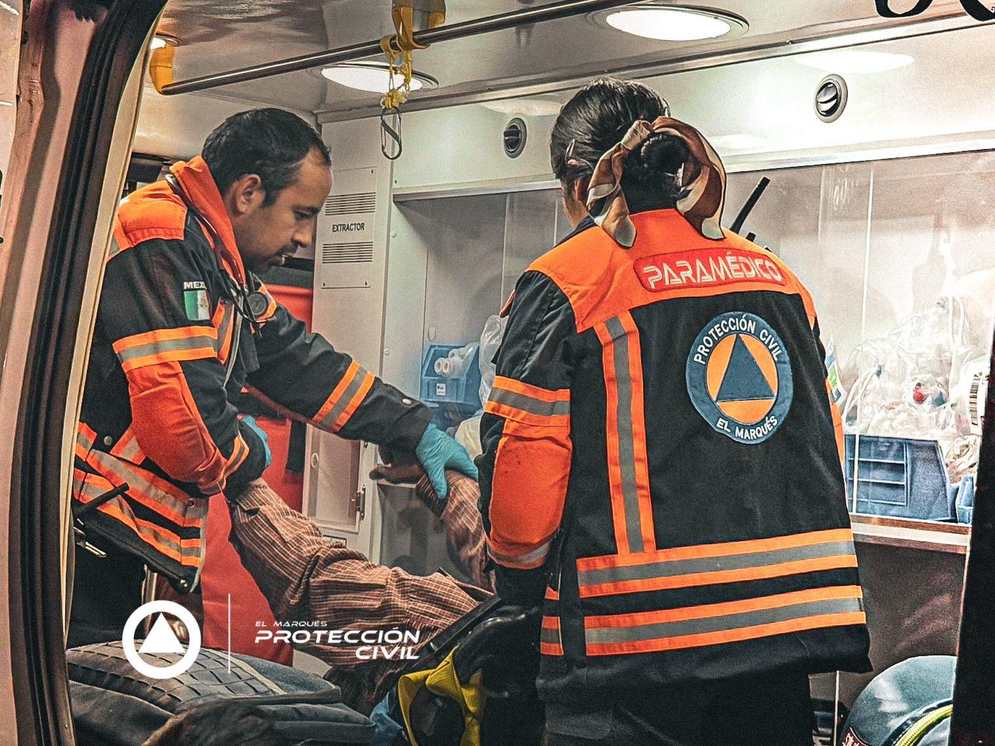 Automóvil vuelca en Paseo Centenario del Ejército Mexicano (5)