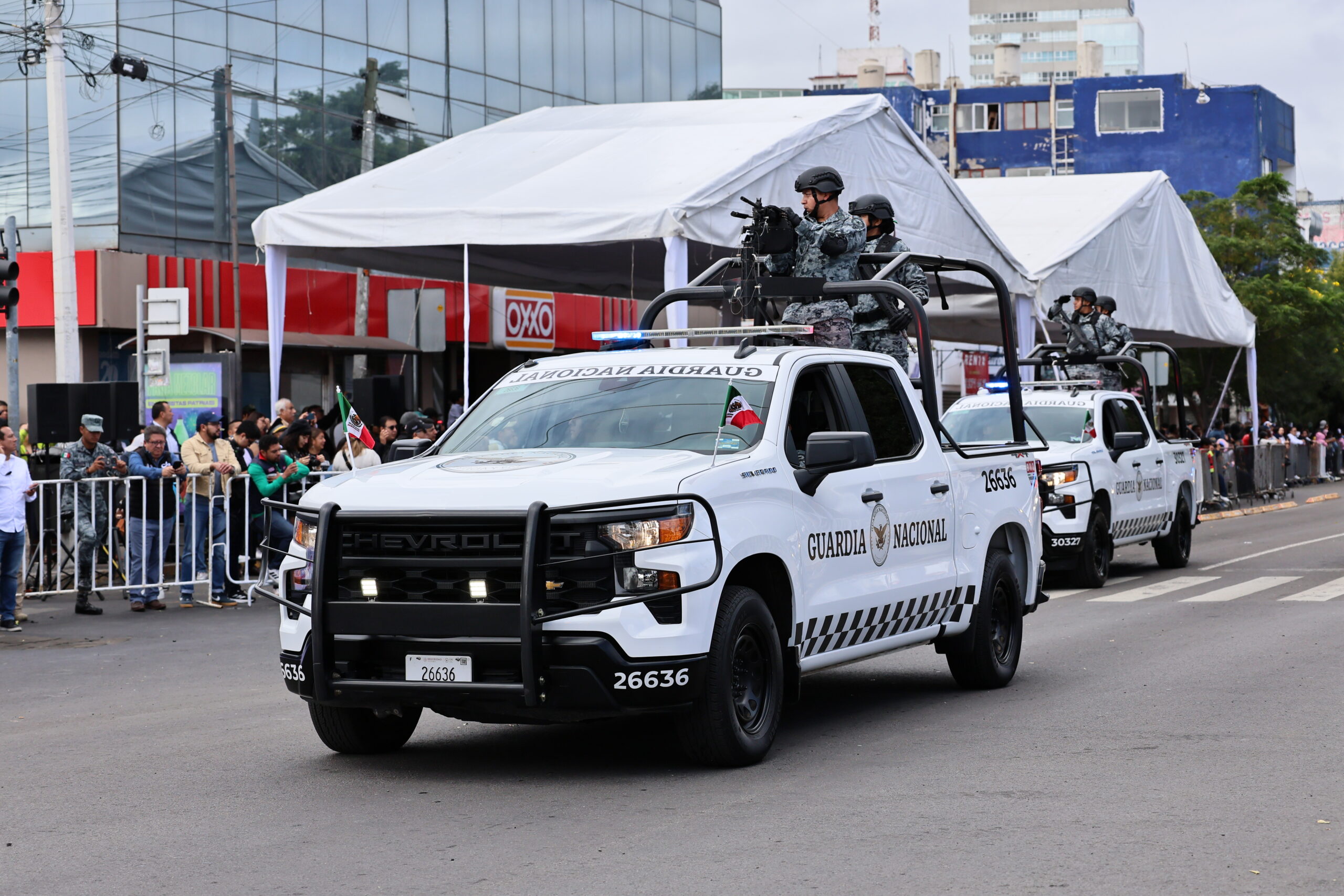 Más de 10 mil personas atestiguaron el desfile cívico militar por la Independencia de México (2)