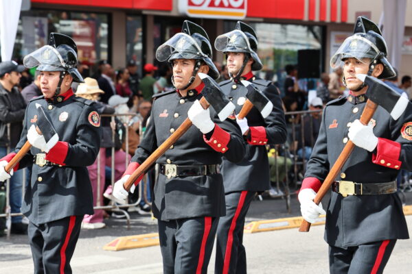 Más de 10 mil personas atestiguaron el desfile cívico militar por la Independencia de México (3)