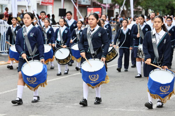 Más de 10 mil personas atestiguaron el desfile cívico militar por la Independencia de México (4)