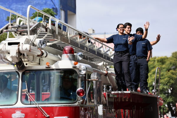 Más de 10 mil personas atestiguaron el desfile cívico militar por la Independencia de México (5)