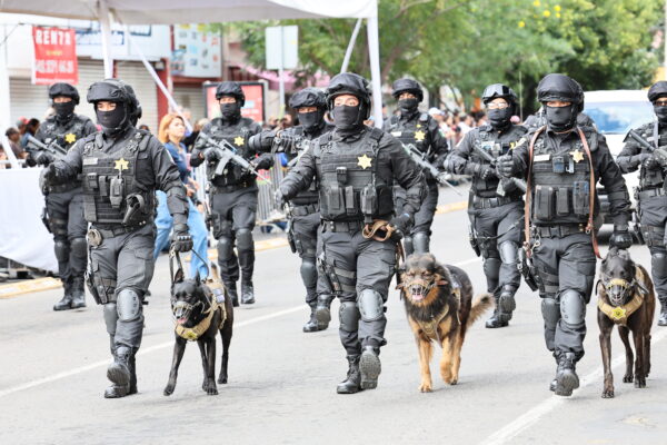 Más de 10 mil personas atestiguaron el desfile cívico militar por la Independencia de México (6)