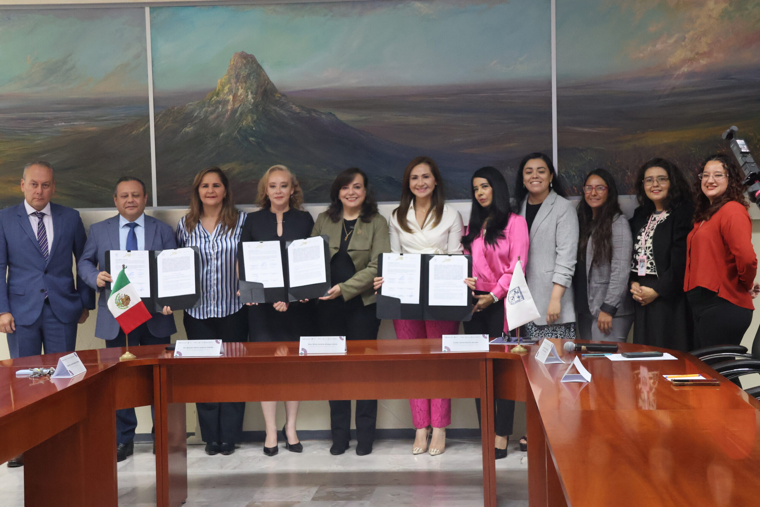 UAQ, TSJ y Secretaría de la Mujer firman convenio para la atención ...