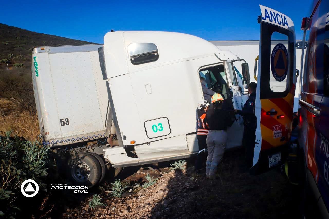 Tráiler sale del camino en la carretera Chichimequillas - Noticias de ...