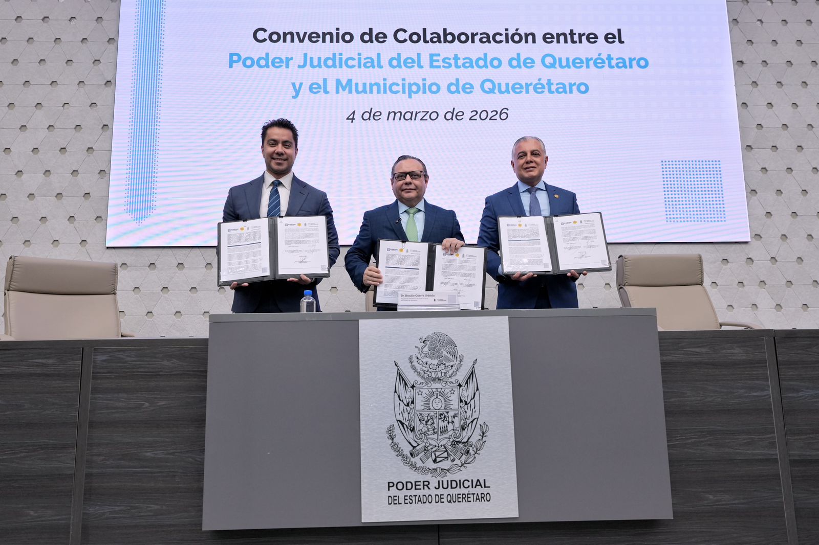 Firma Felifer Macías convenio con Poder Judicial - Noticias de Querétaro