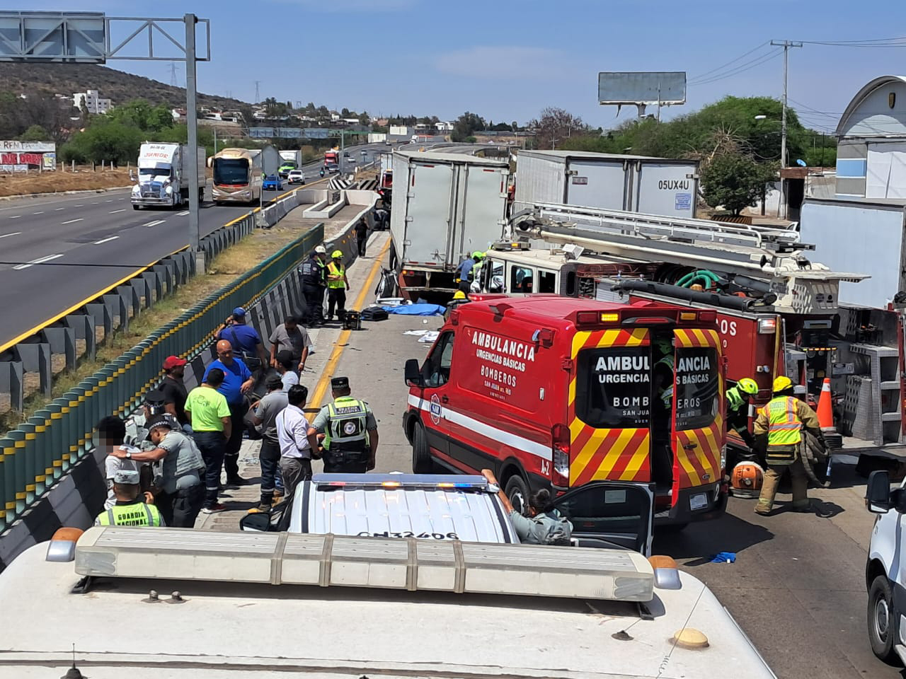 Trágico choque múltiple deja un muerto y 4 heridos en la 57 - Noticias ...