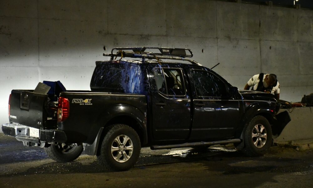 Conductor alcoholizado abandona su camioneta tras chocar con muro en la ...