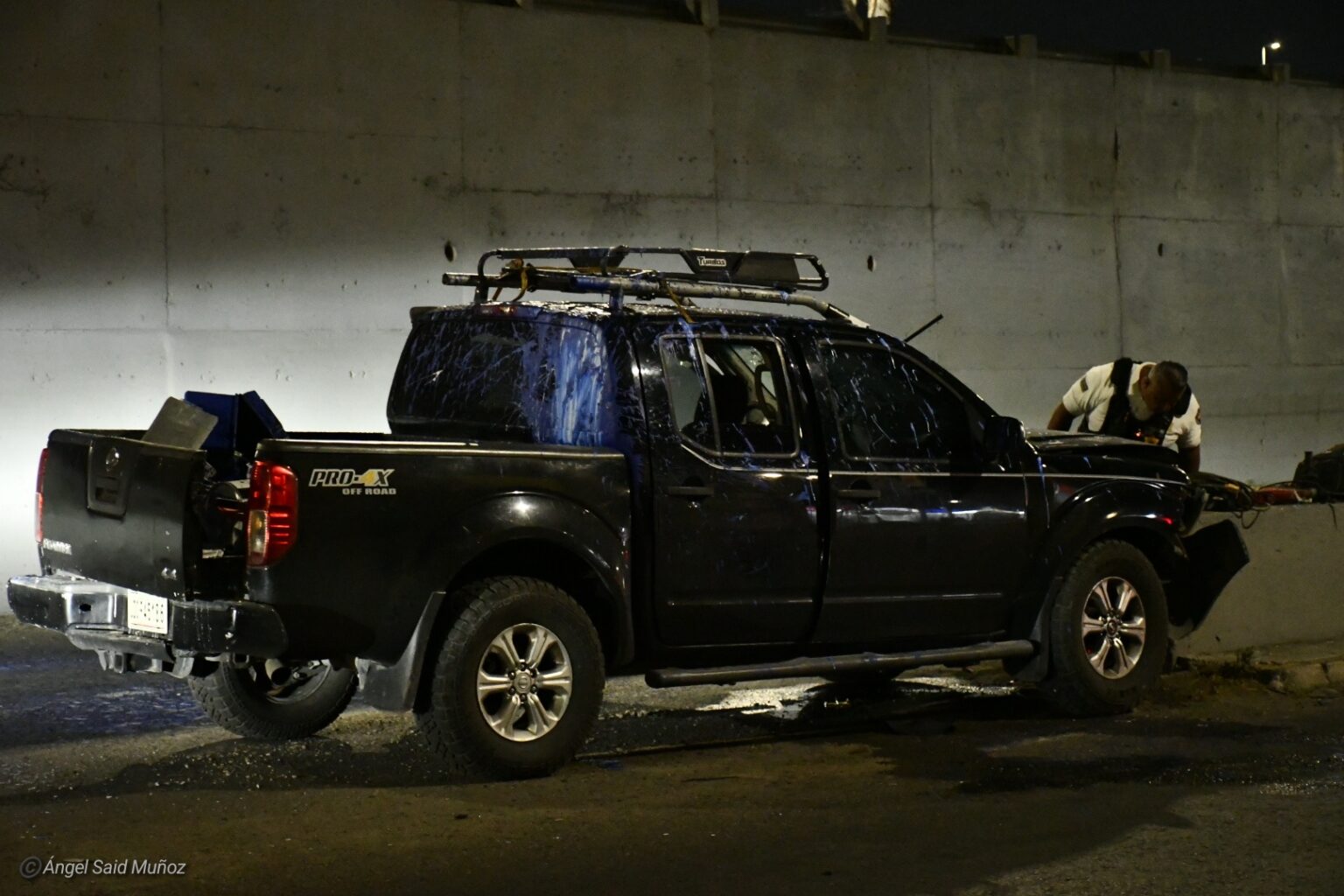 Conductor alcoholizado abandona su camioneta tras chocar con muro en la ...