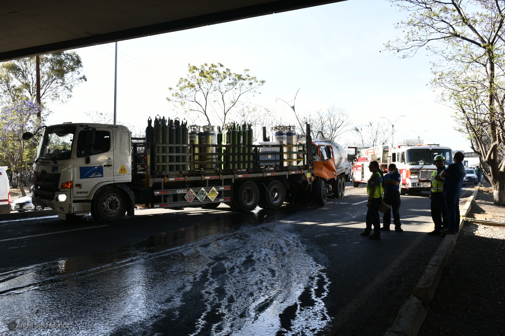 Brutal volcadura deja un muerto y un herido de gravedad (4)