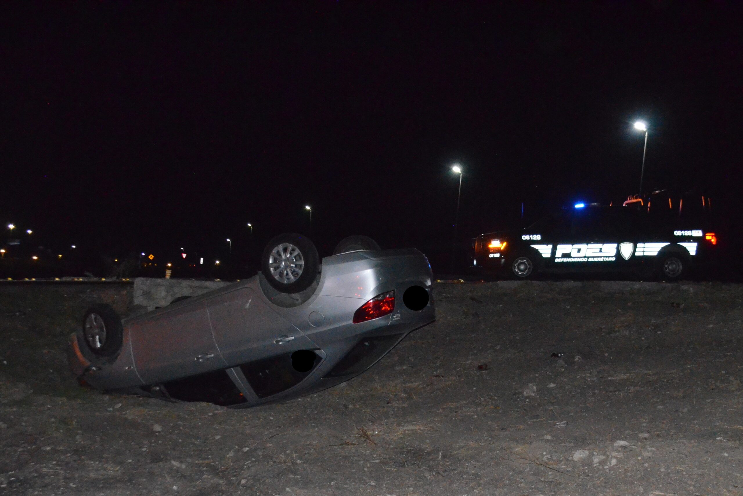 Automovilista sale del camino y vuelca - Noticias de Querétaro