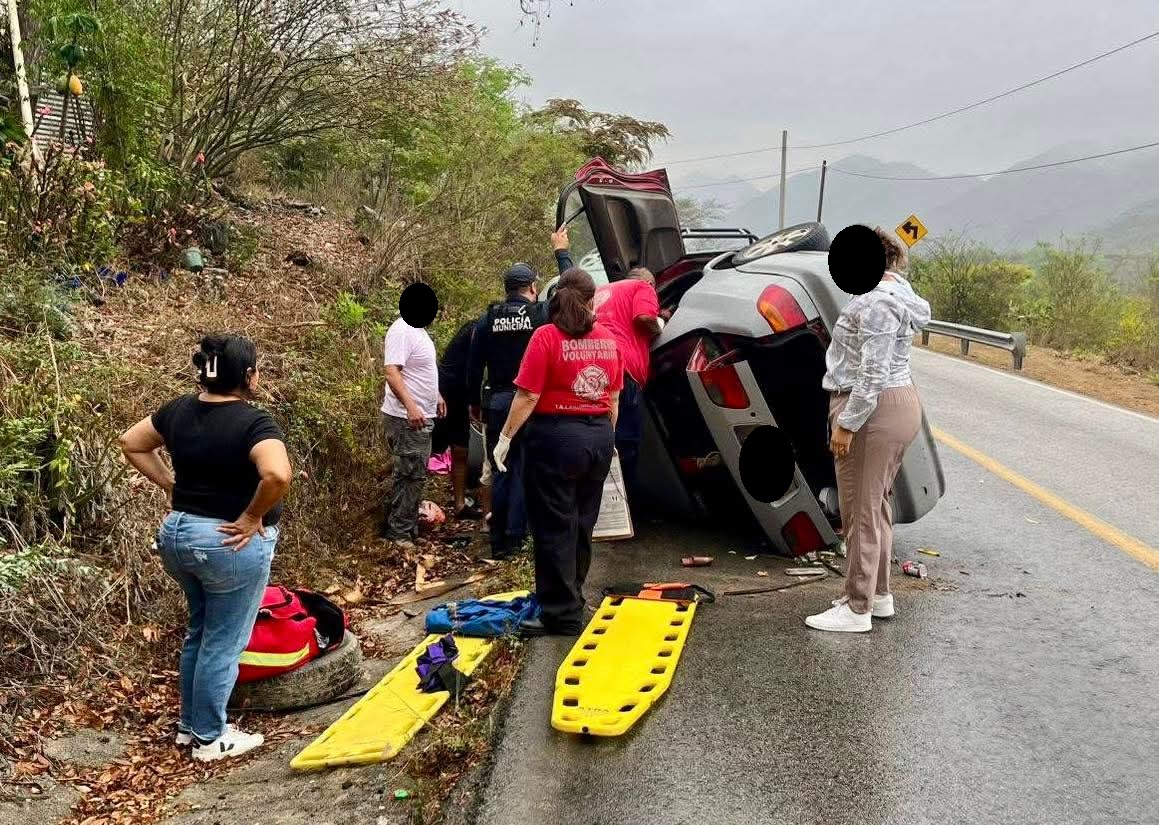 Volcadura en la carretera 120 deja un lesionado - Noticias de Querétaro