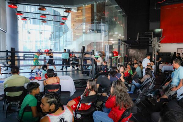 La Boxeadora Colonense, Mireya Martínez, Gana en el Torneo México vs Canadá (1)