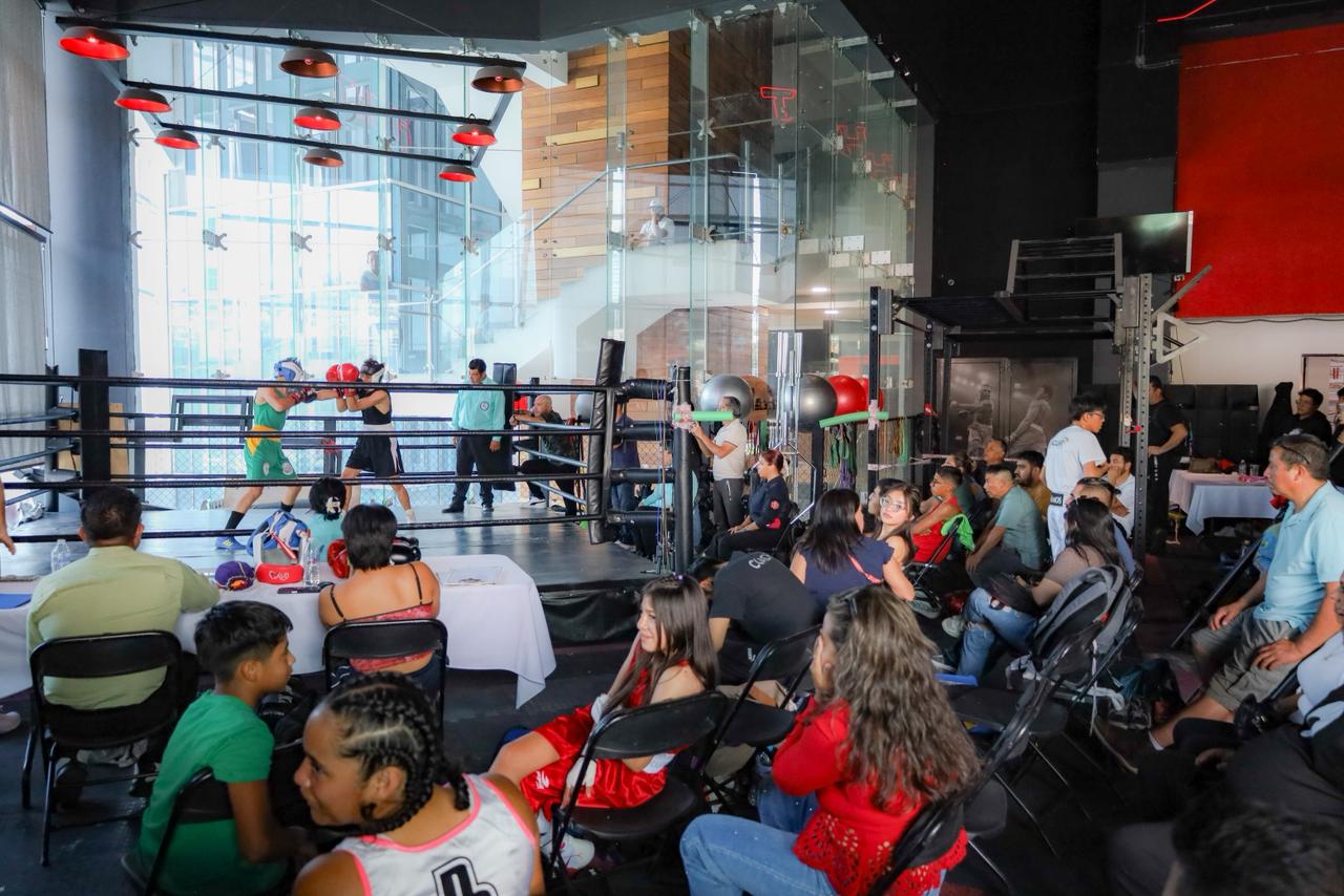 La Boxeadora Colonense, Mireya Martínez, Gana en el Torneo México vs Canadá (1)