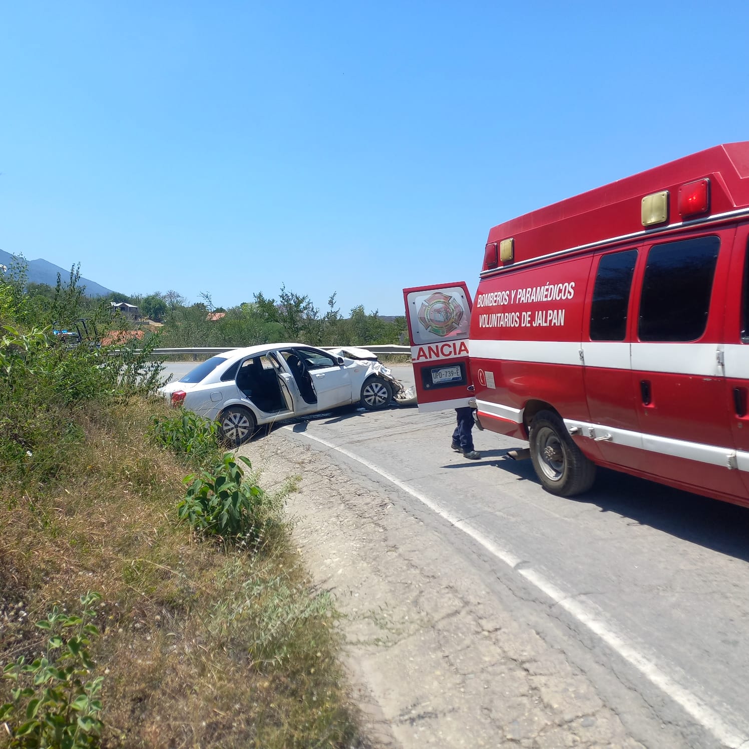 Choque entre auto y camioneta deja dos lesionados - Noticias de Querétaro