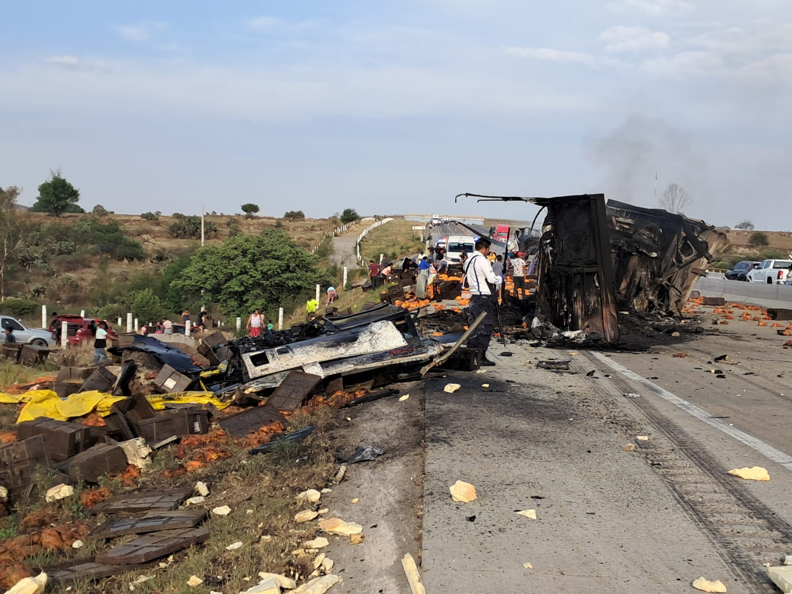Choque e incendio deja dos militares lesionados (4)