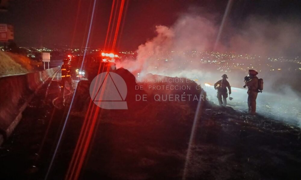 Bales burn in Mexico-Querétaro