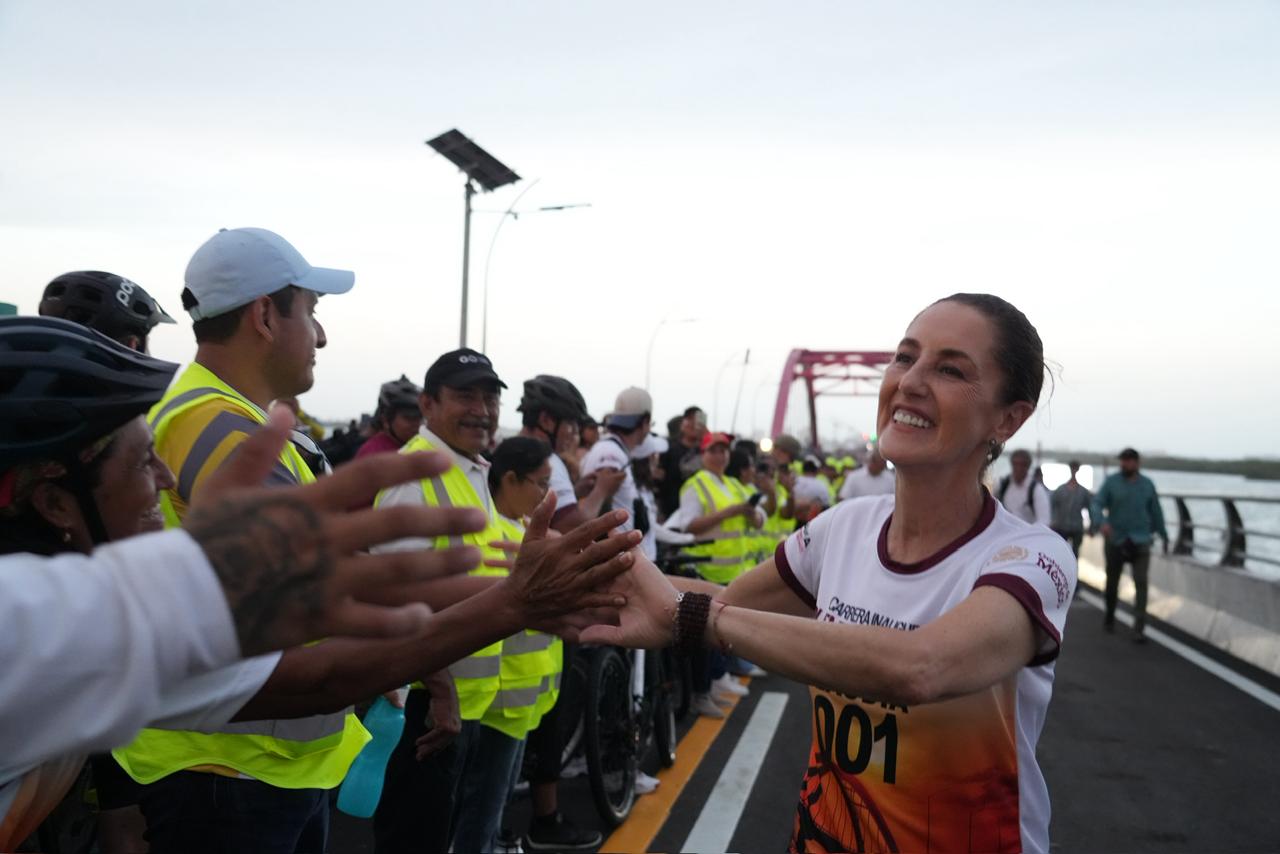Inauguración histórica del puente Nichupté, becas y restitución de tierras Presidenta Claudia Sheinbaum culmina gira en Quintana Roo, Estado de México y Chiapas (3)