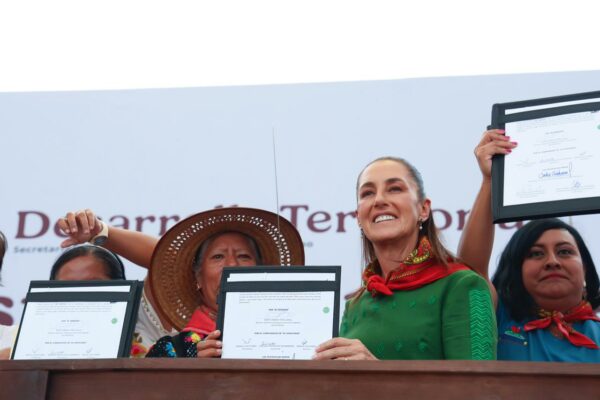 Inauguración histórica del puente Nichupté, becas y restitución de tierras Presidenta Claudia Sheinbaum culmina gira en Quintana Roo, Estado de México y Chiapas (4)