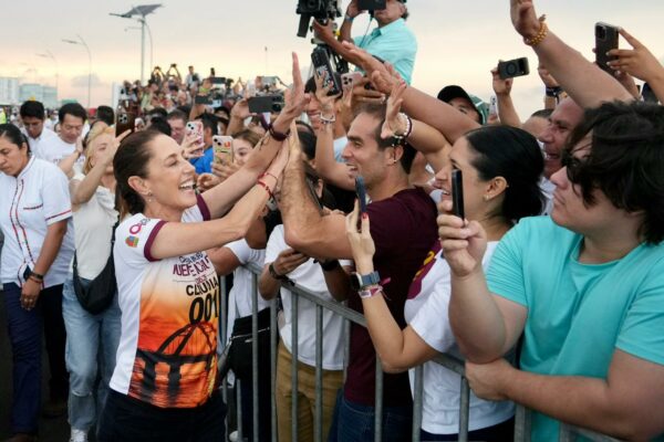 Inauguración histórica del puente Nichupté, becas y restitución de tierras Presidenta Claudia Sheinbaum culmina gira en Quintana Roo, Estado de México y Chiapas (2)