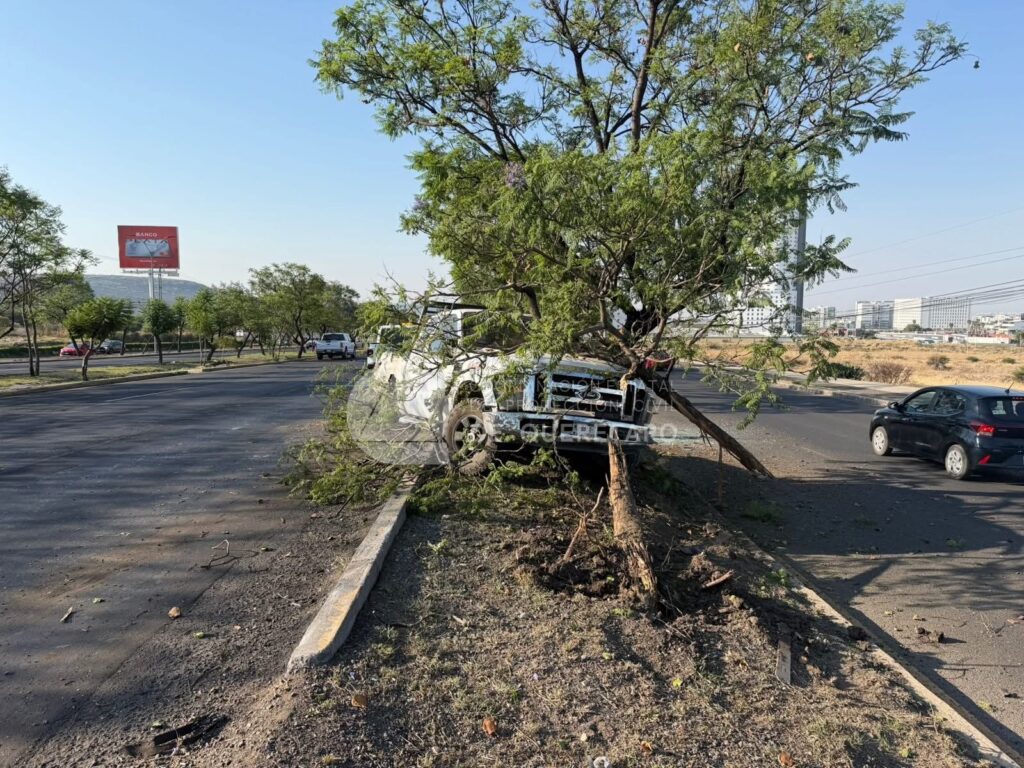 Chocó camioneta contra un árbol en Paseo de la República - Noticias de ...