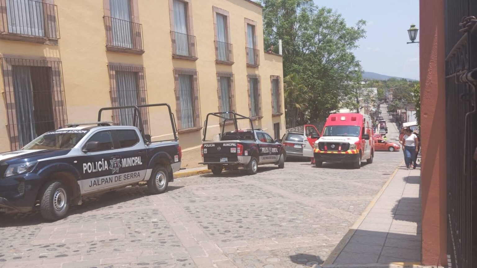 Camioneta se queda sin frenos y se impacta en pared de hotel - Noticias ...