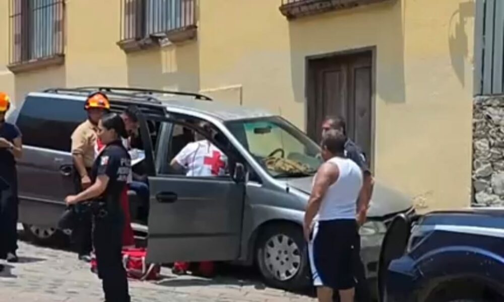 Camioneta se queda sin frenos y se impacta en pared de hotel - Noticias ...