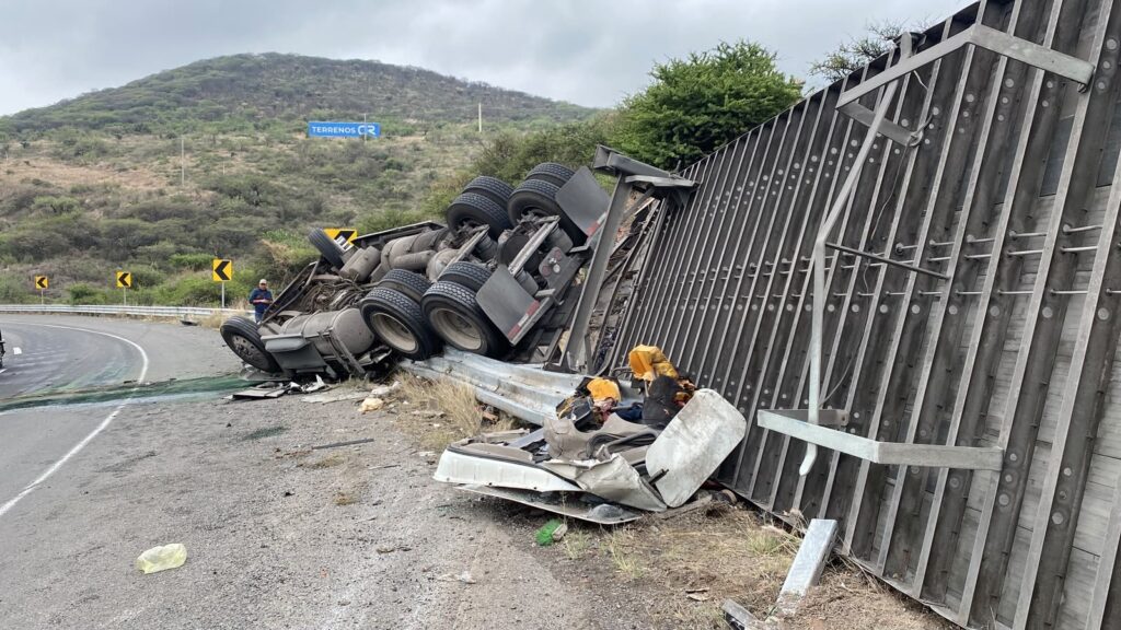 Fatal accidente en el Lib. Norponiente deja a trailero sin vida ...