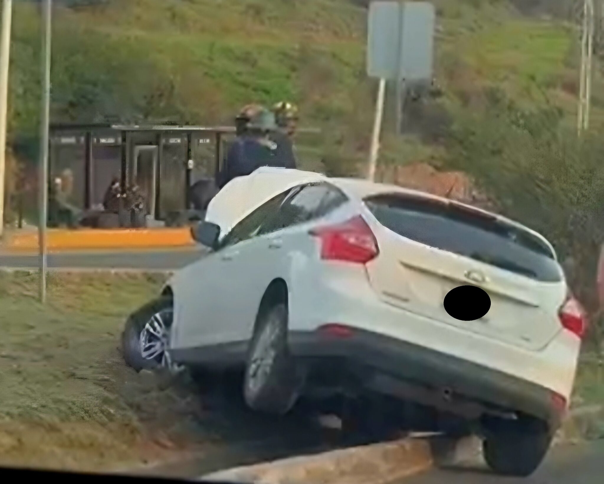 Camioneta termina en el camellón de Blvd. de la Nación - Noticias de ...